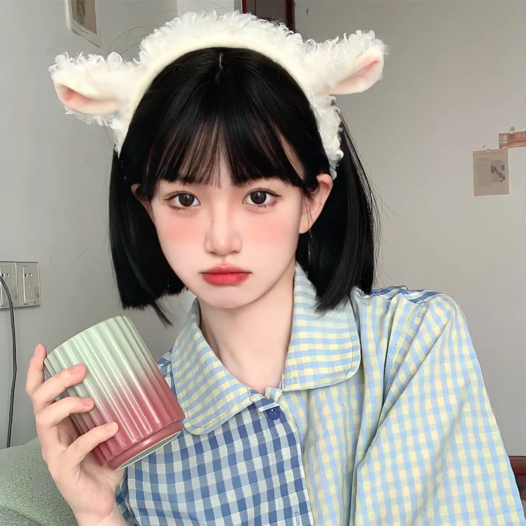 青笺未寄误红妆